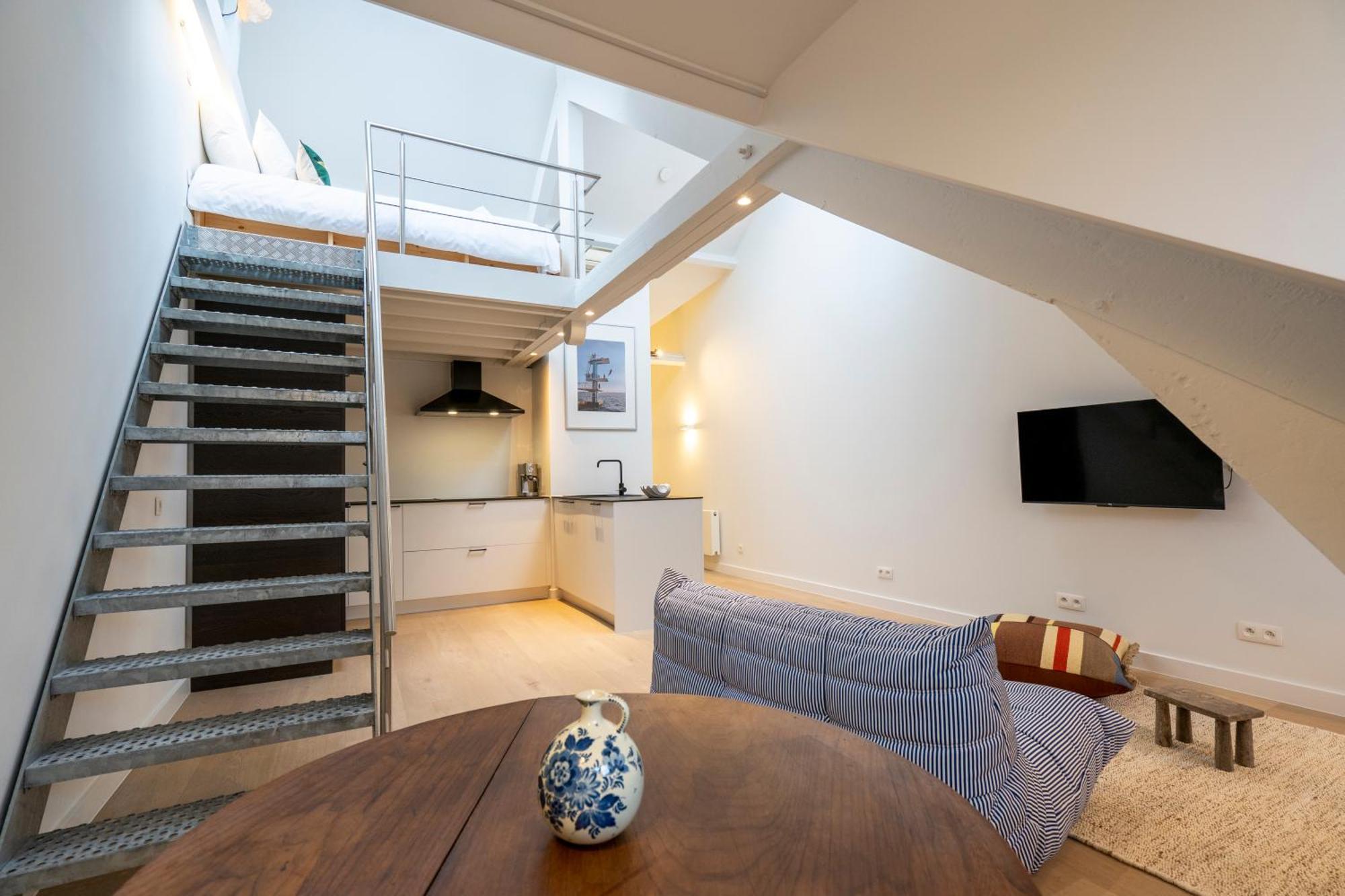 Apartment Shway - The Seaman's Sight *